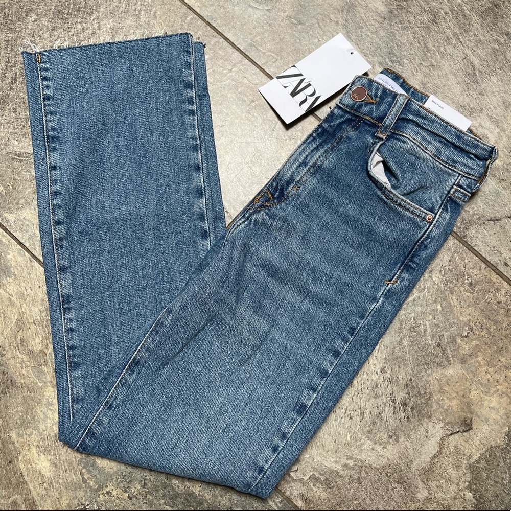 NWT Zara Mini Flare Raw Hem Medium Wash Jeans size 0 Ankle Crop